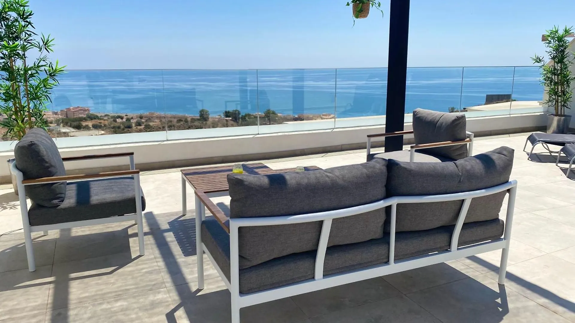 Heerlijk Penthouse, Dakterras Met Prachtig Zeezicht, Kingsize Bed, Zwembad, 700M Van Strand Torre de Benagalbon 0*,  Hiszpania
